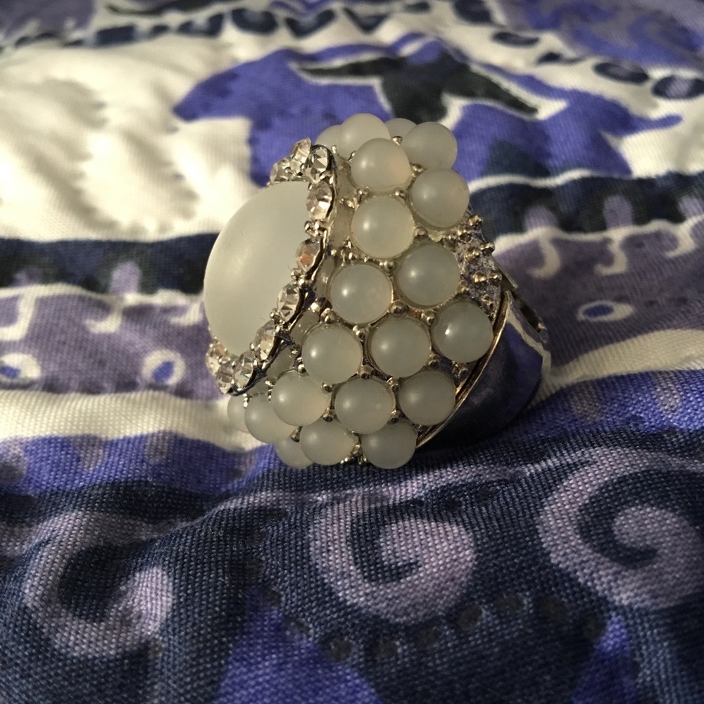 Beautiful ring - Picture 2 of 3